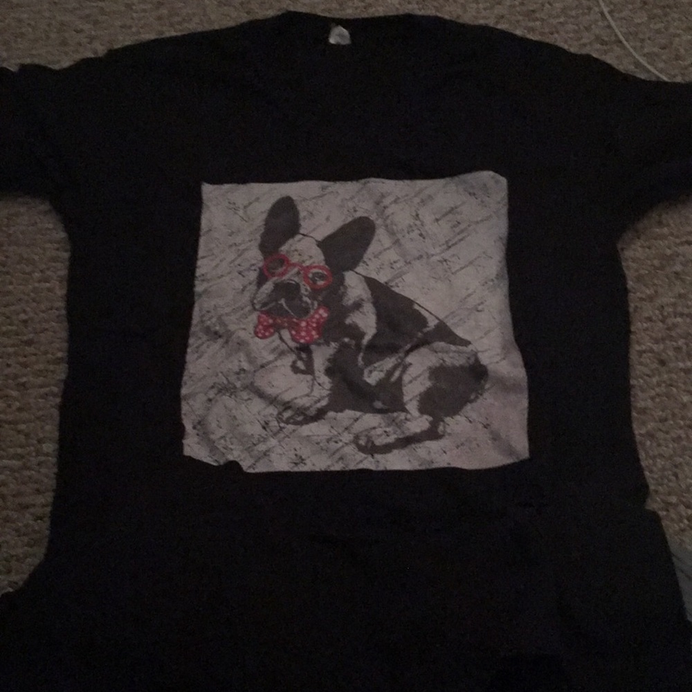 Seven 7 brand T v neck graphic. NWOT.  Small